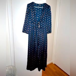 Its a very soft material, like new .